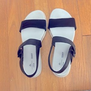 Cloudsteppers by Clarks sandals with CushionSoft lined soles.  Size 7.5